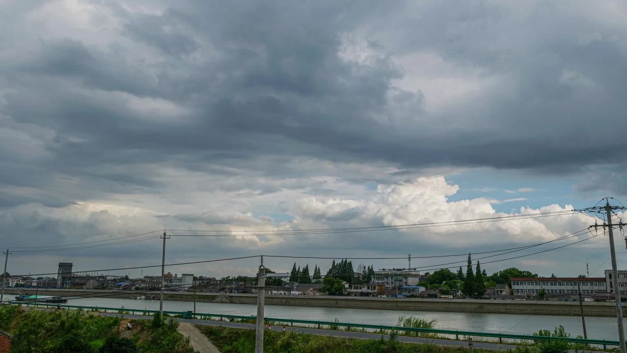 乌云密布遮天蔽日云海翻腾雷阵雨台风 22