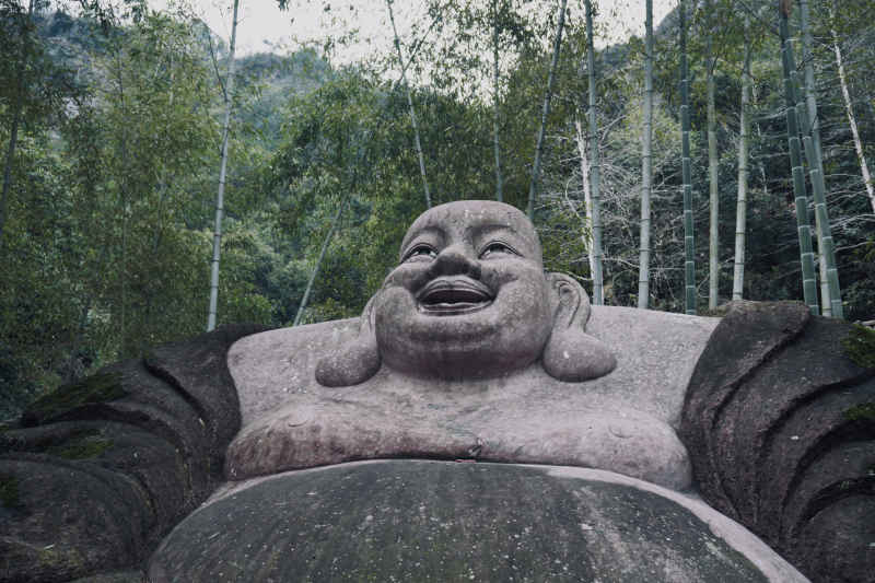 竹林里的弥勒佛
