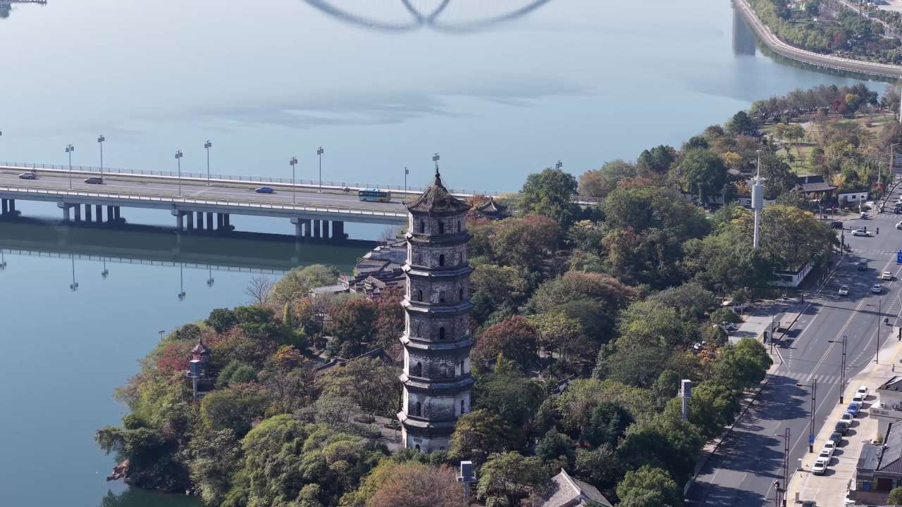古塔与现代城市的和谐共存