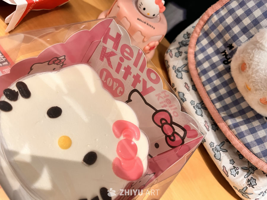 Hello Kitty造型甜品特写