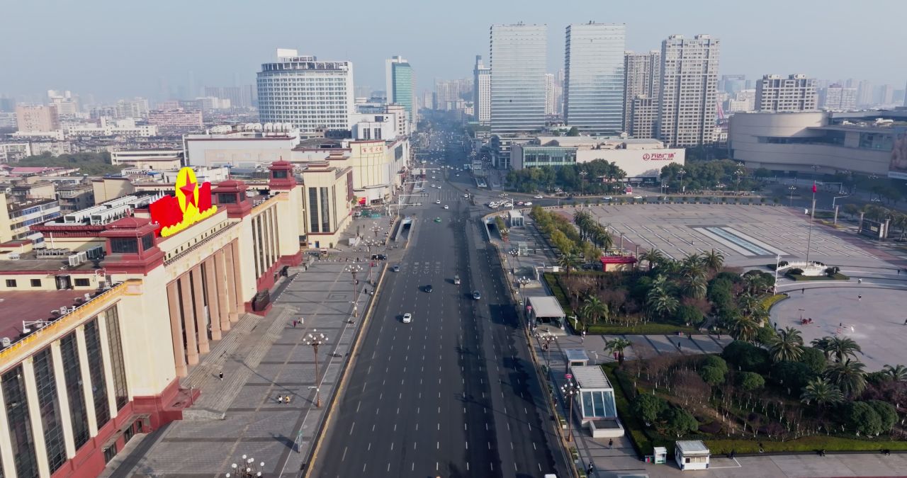 江西南昌八一广场城市风光航拍 3