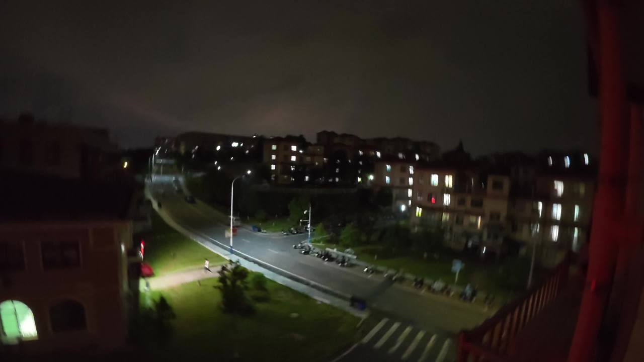 夜幕下的城市街景