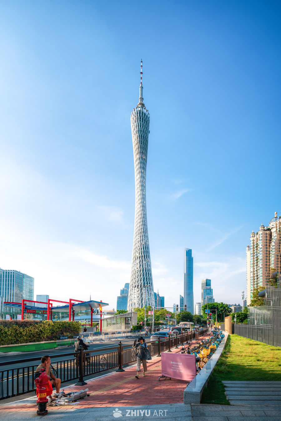广州塔下的城市风光
