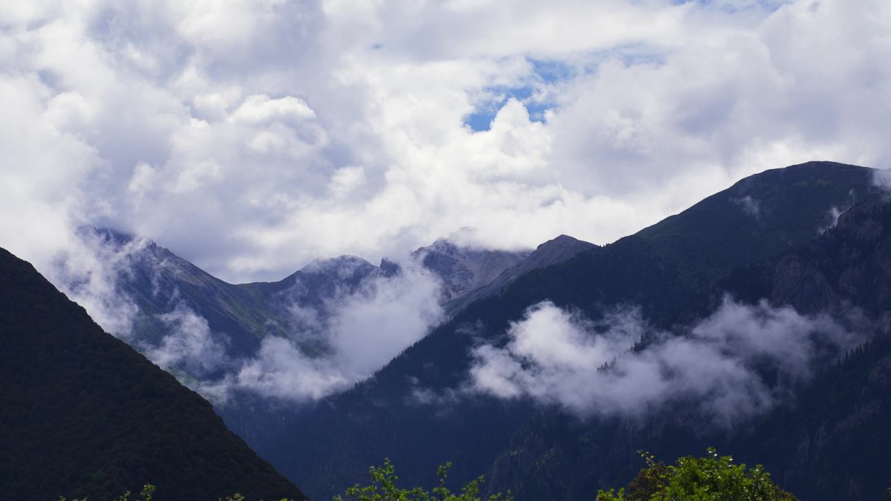  延时高山峡谷壮丽景观
