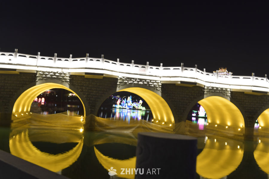 夜色中的古桥
