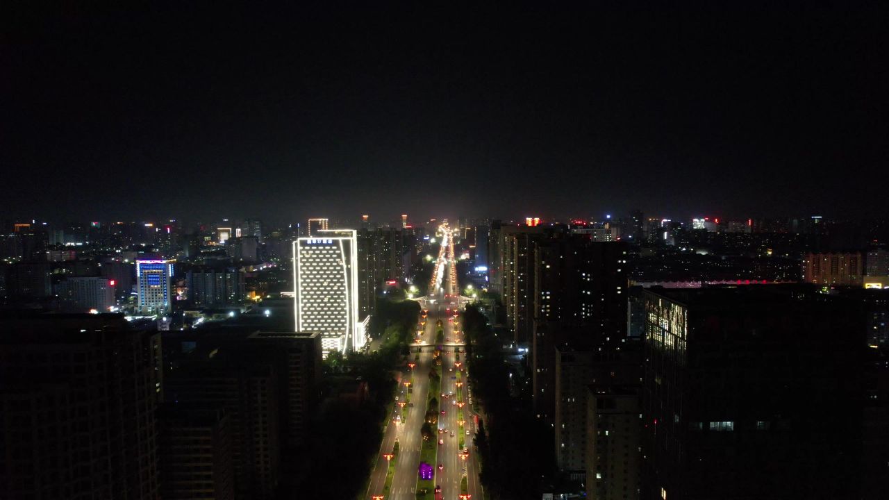 山东潍坊城市大道夜景交通车辆行驶航拍