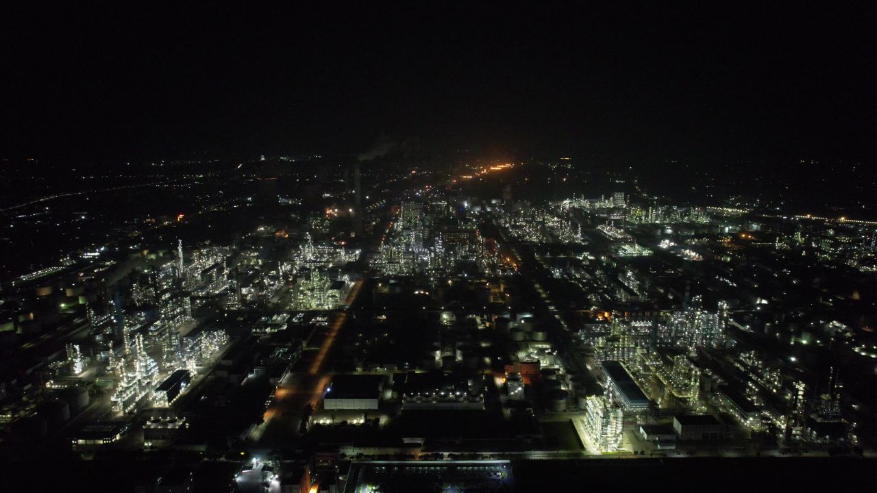 中国石化茂名石化工厂夜景航拍  