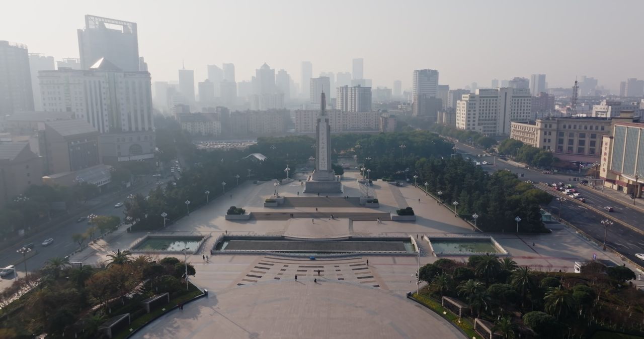 江西南昌八一广场城市风光航拍 7