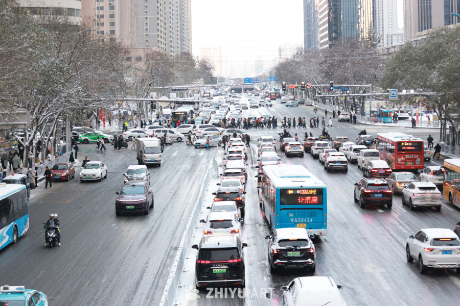 兰州市迎来2025年入冬首场降雪 10