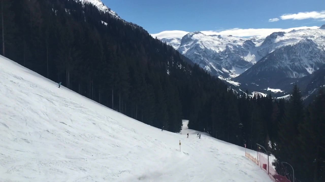 滑雪边坡连道