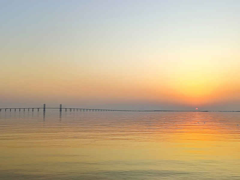 胶州湾大桥落日