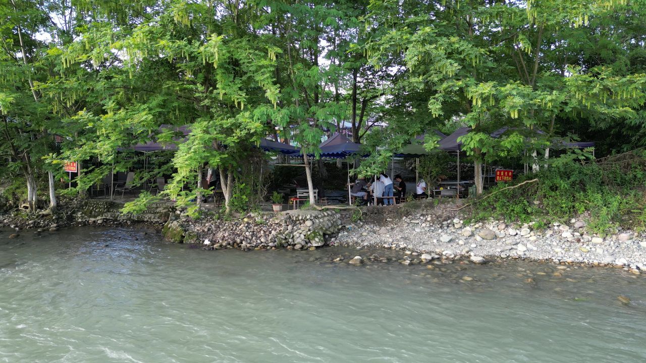 河边小烧烤