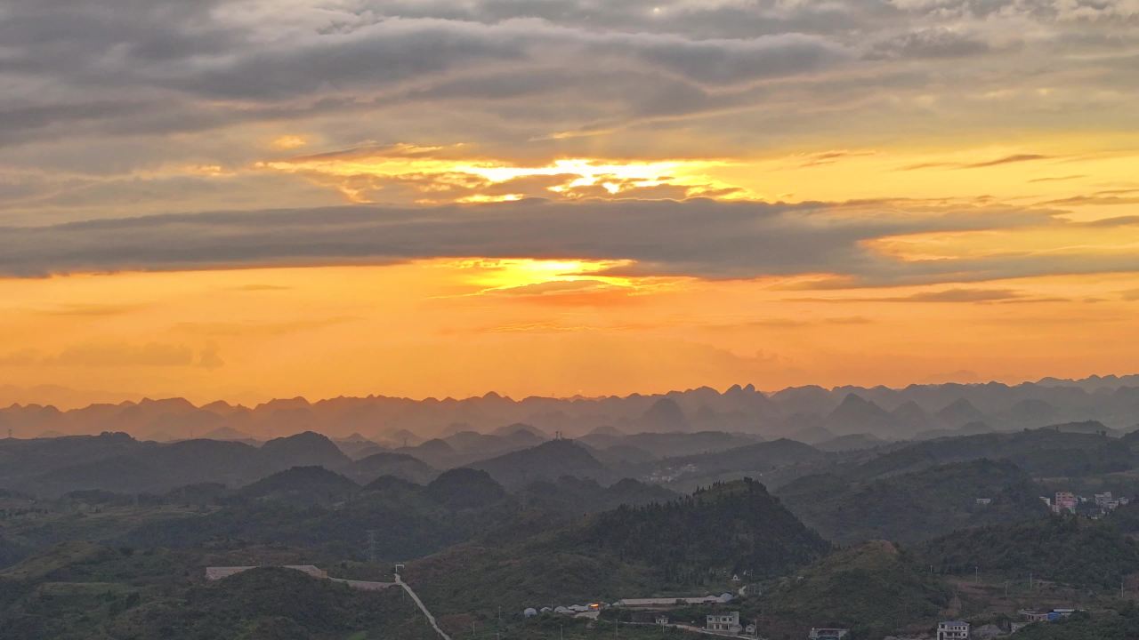 4k航拍山区日落晚霞延时