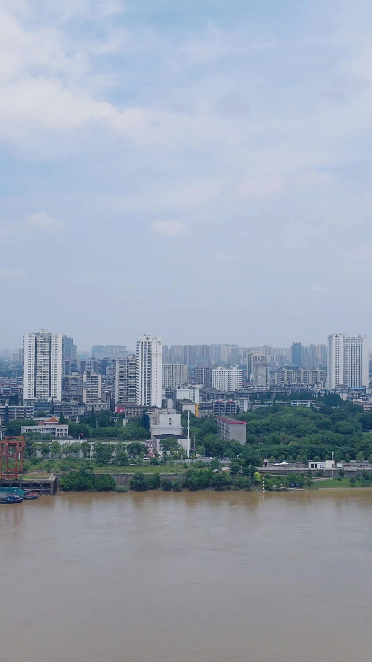 城市航拍湖南株洲湘江边高楼建筑