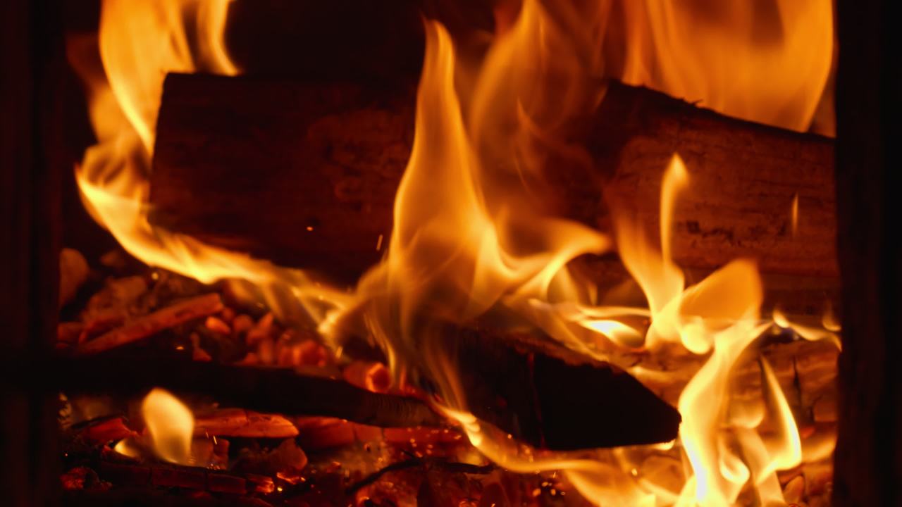 燃烧的木柴炭火 22