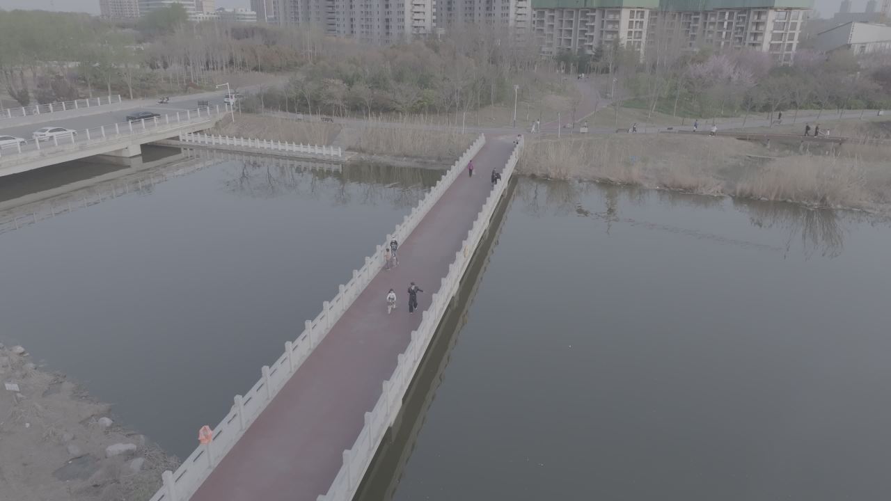 湖畔漫步