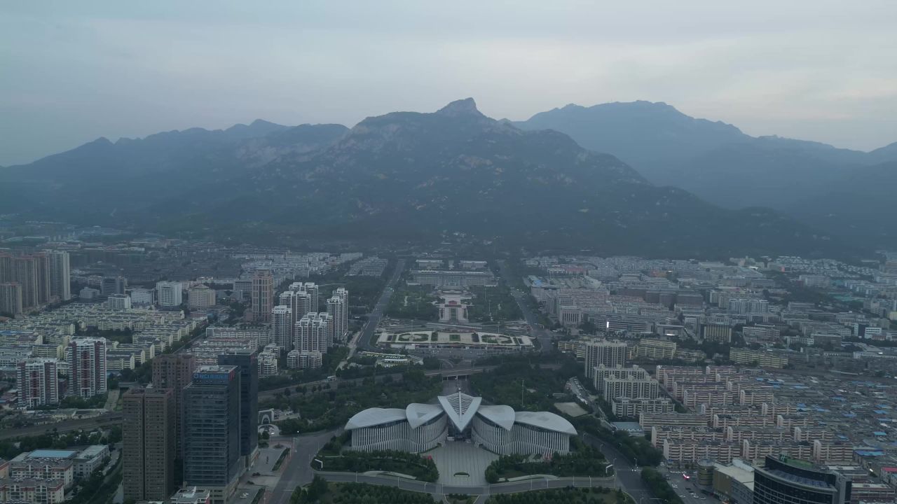 航拍山东泰安城市风光