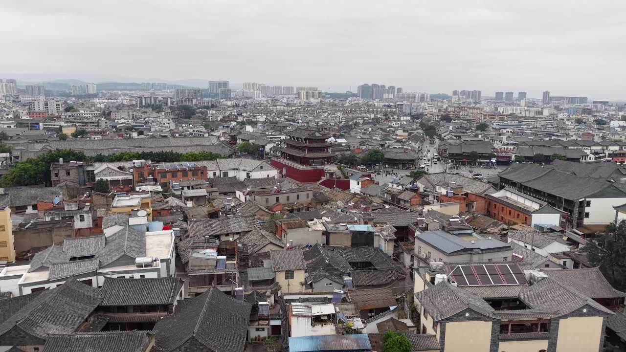 古城与现代城市的交织