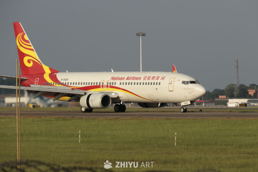 海南航空飞机准备起飞