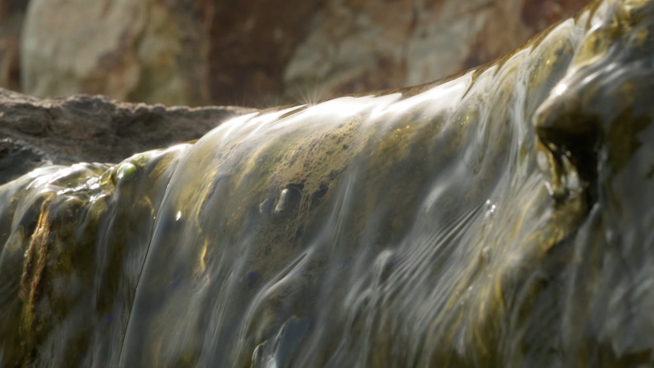 山泉水矿泉水潺潺小溪流水瀑布 1