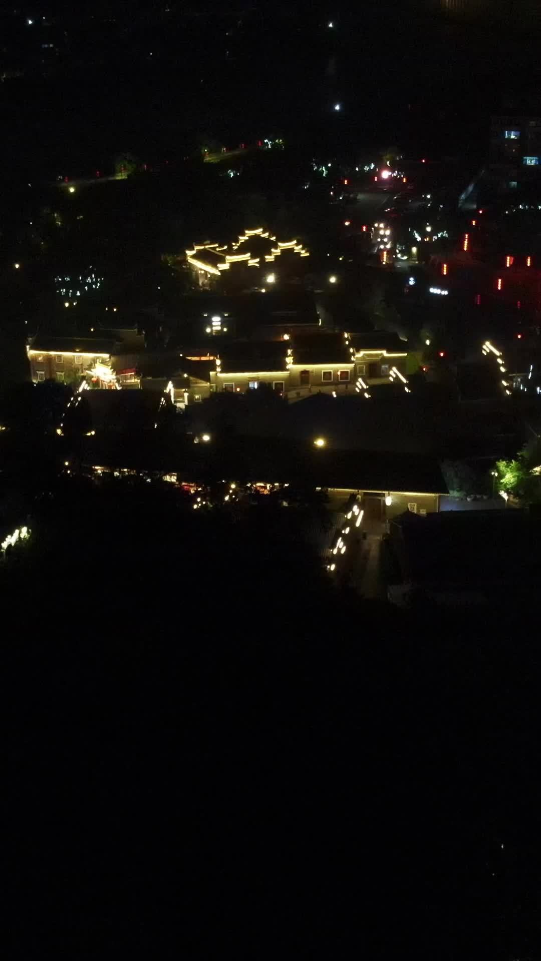 夜幕下的古韵之城