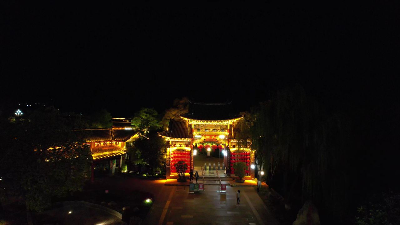  云南丽江束河古镇夜景灯光航拍