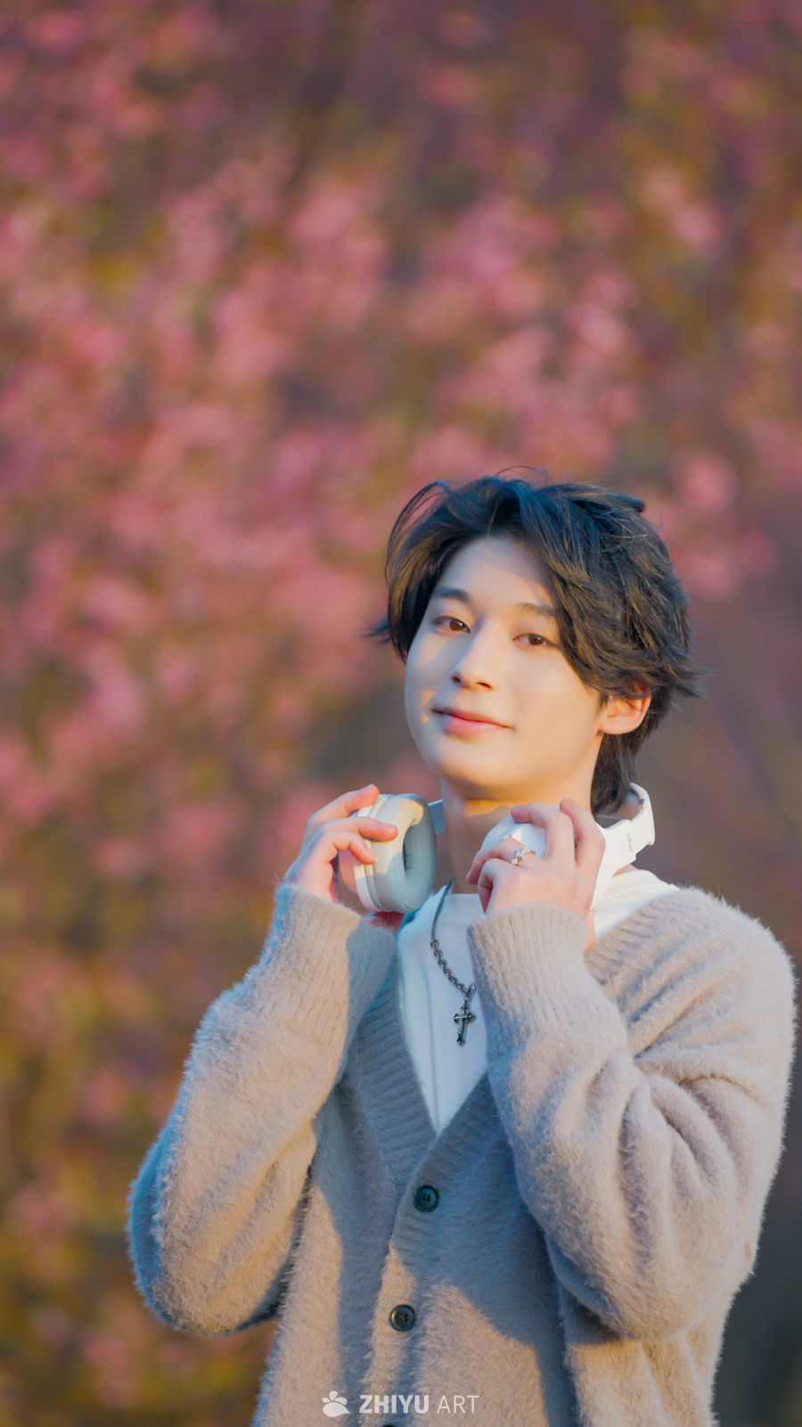 春日里的耳机少年