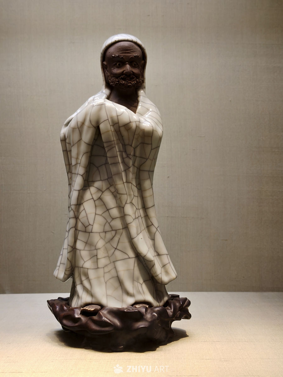 清代仿哥釉露胎达摩立像