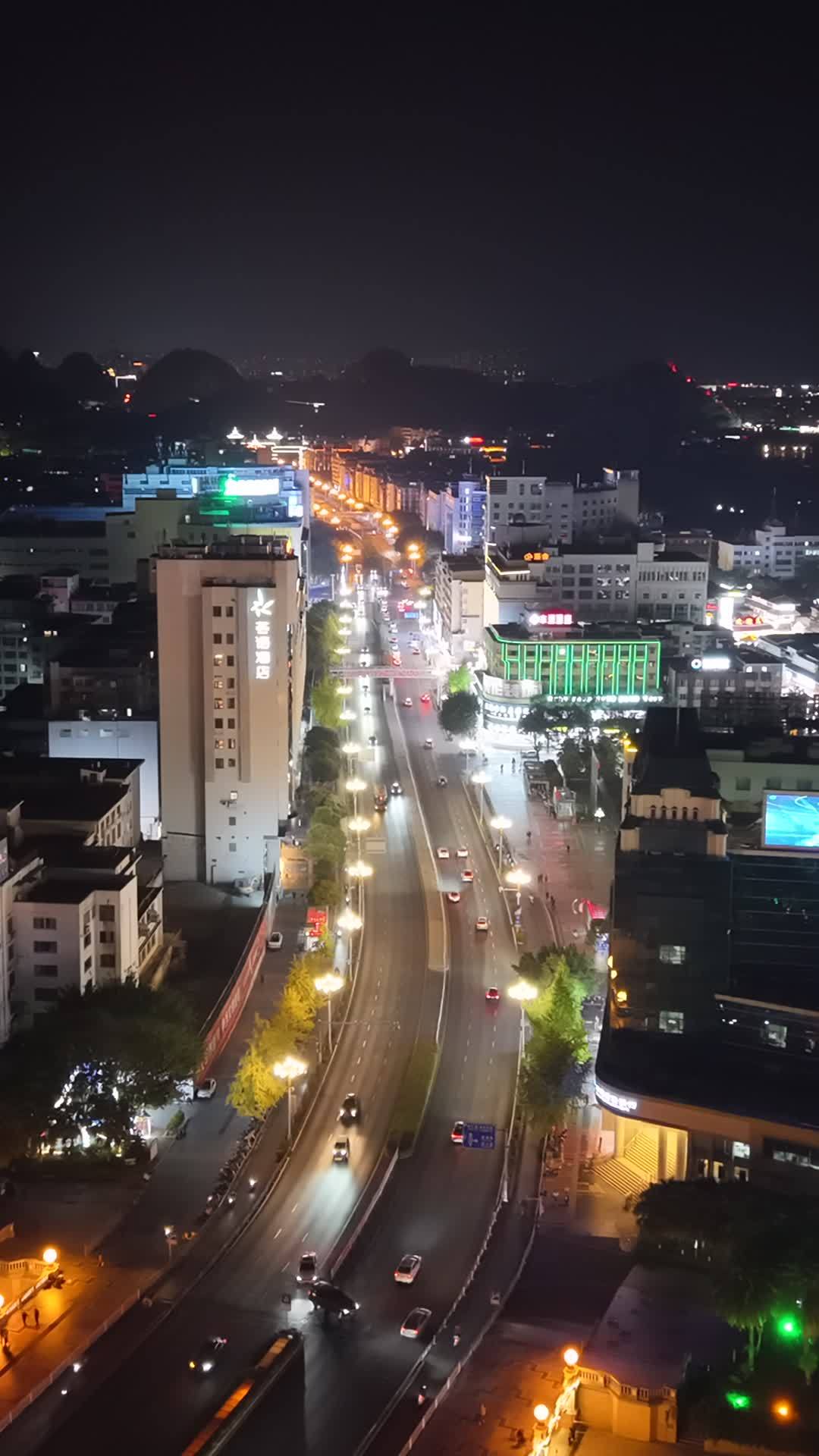 夜幕下的城市繁华