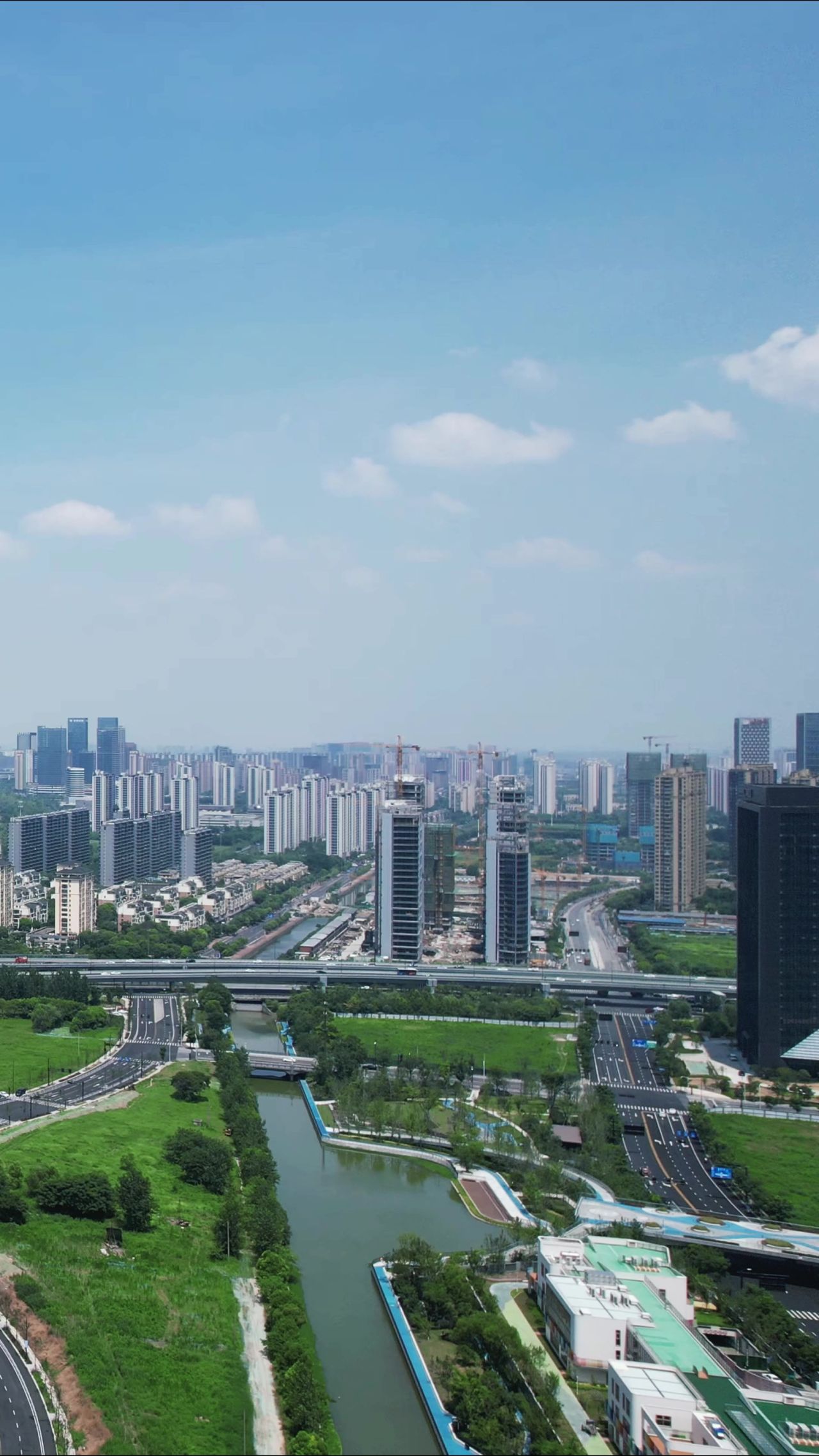 浙江杭州滨江新区城市建设竖屏航拍 