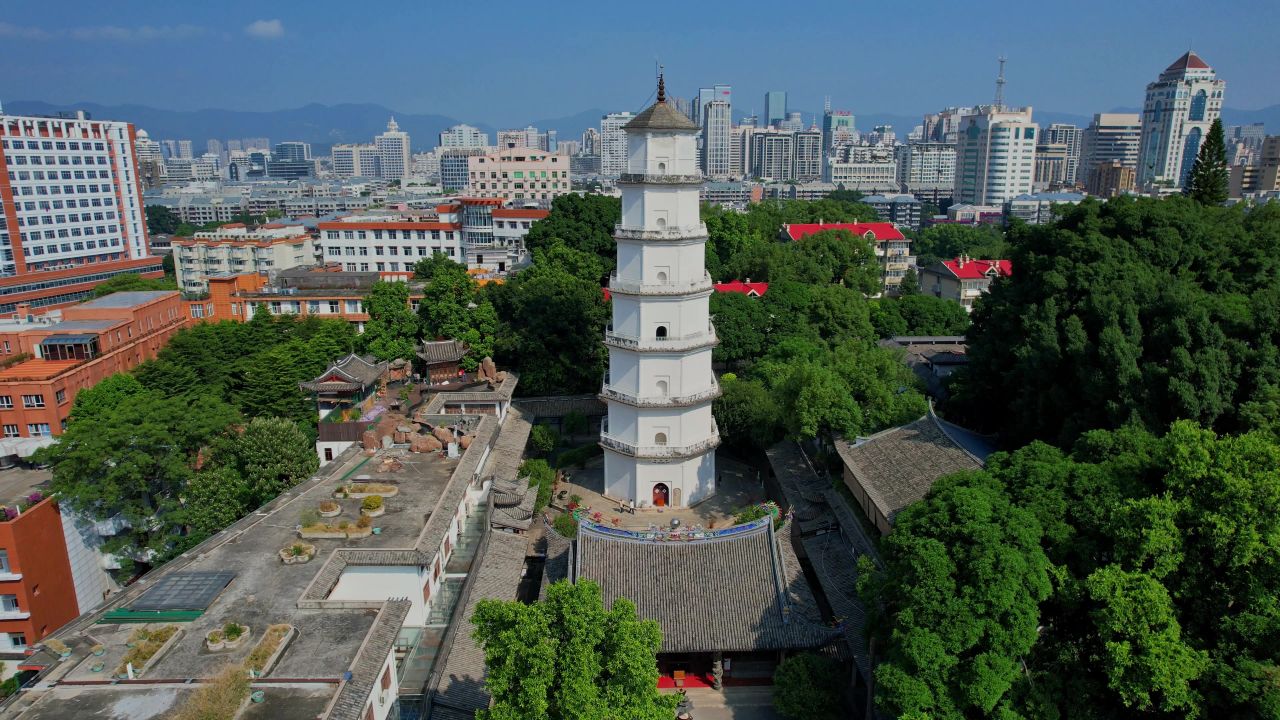 航拍福州定光寺景观