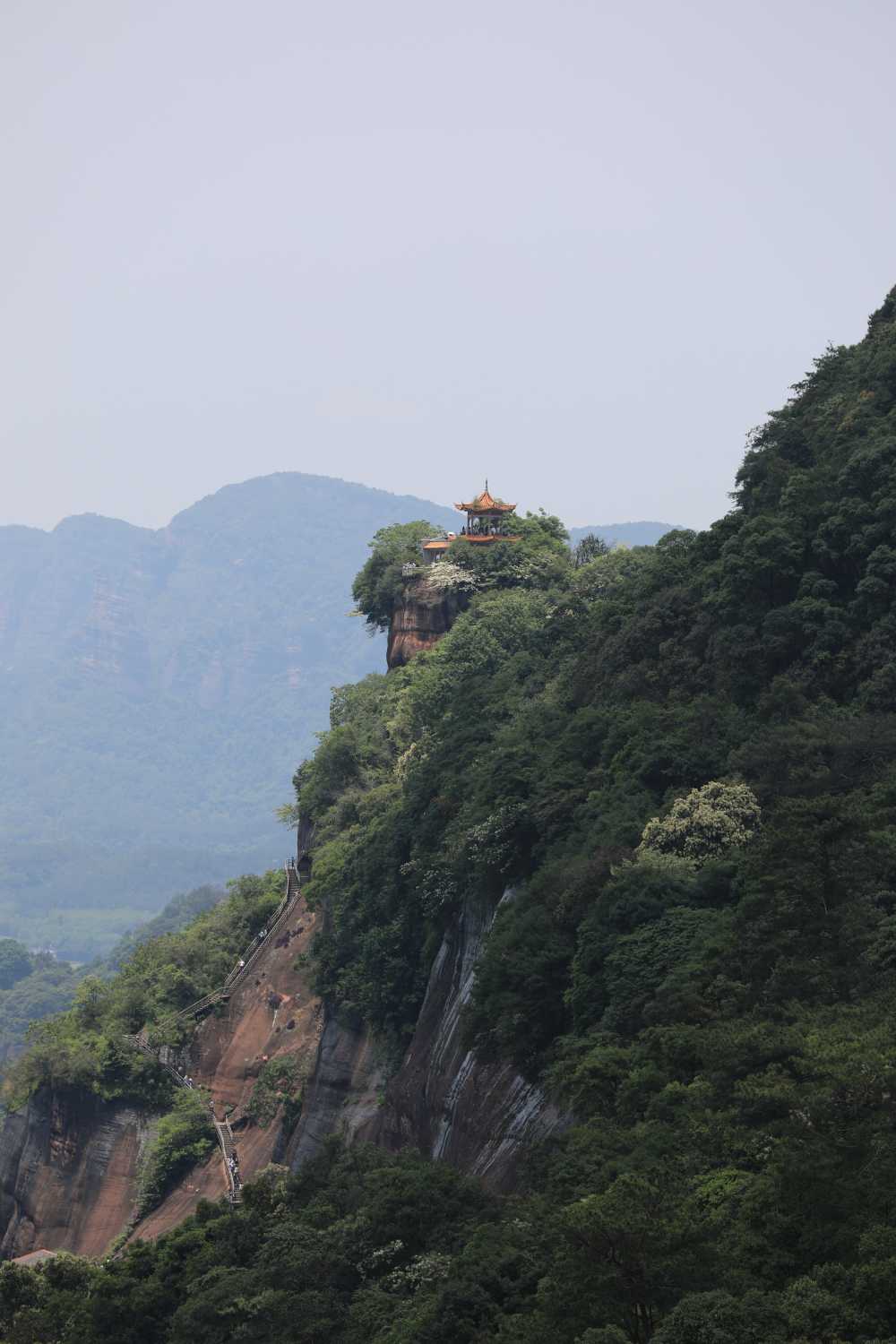 山上的亭子