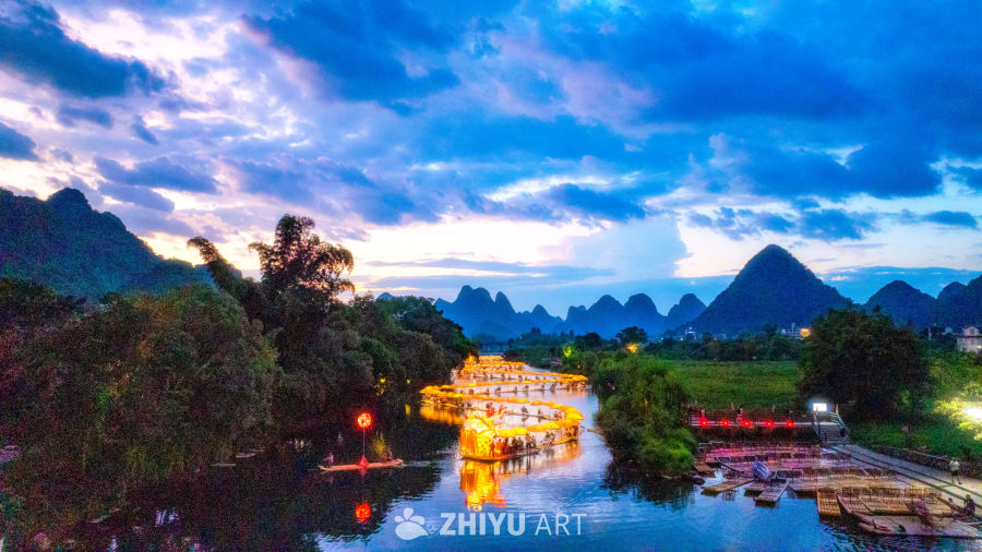 漓江夜游竹筏之旅
