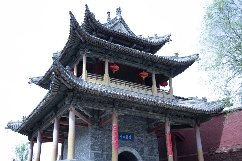 经历百年风雨，等你