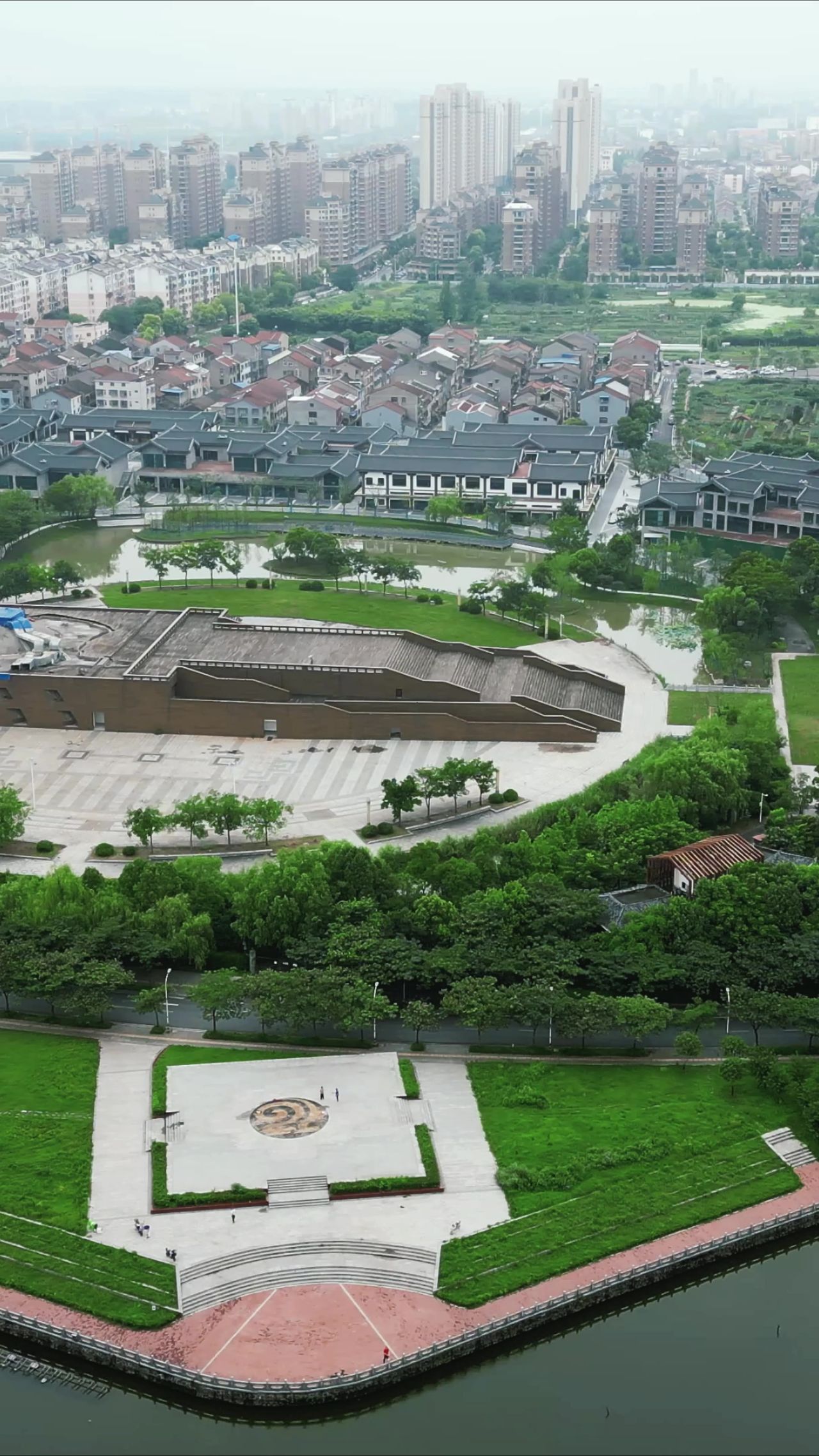 湖北荆州古城建筑竖屏航拍