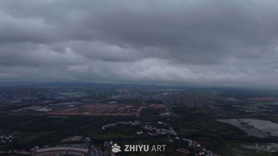 城市与云海的交响