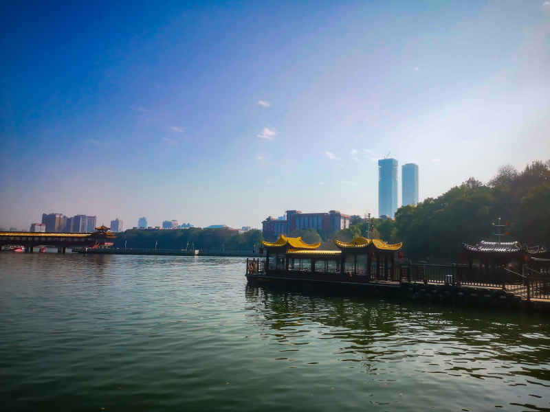 湖南长沙烈士公园年嘉湖风景摄影图