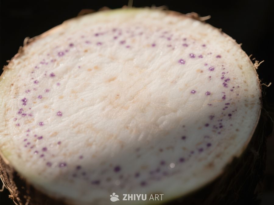 切面芋头的紫色斑点特写 302
