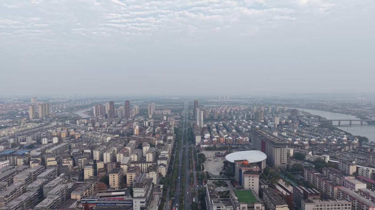 城市天际线俯瞰