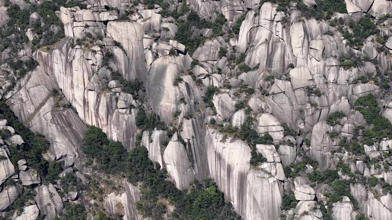 岩石山脉的宁静之美