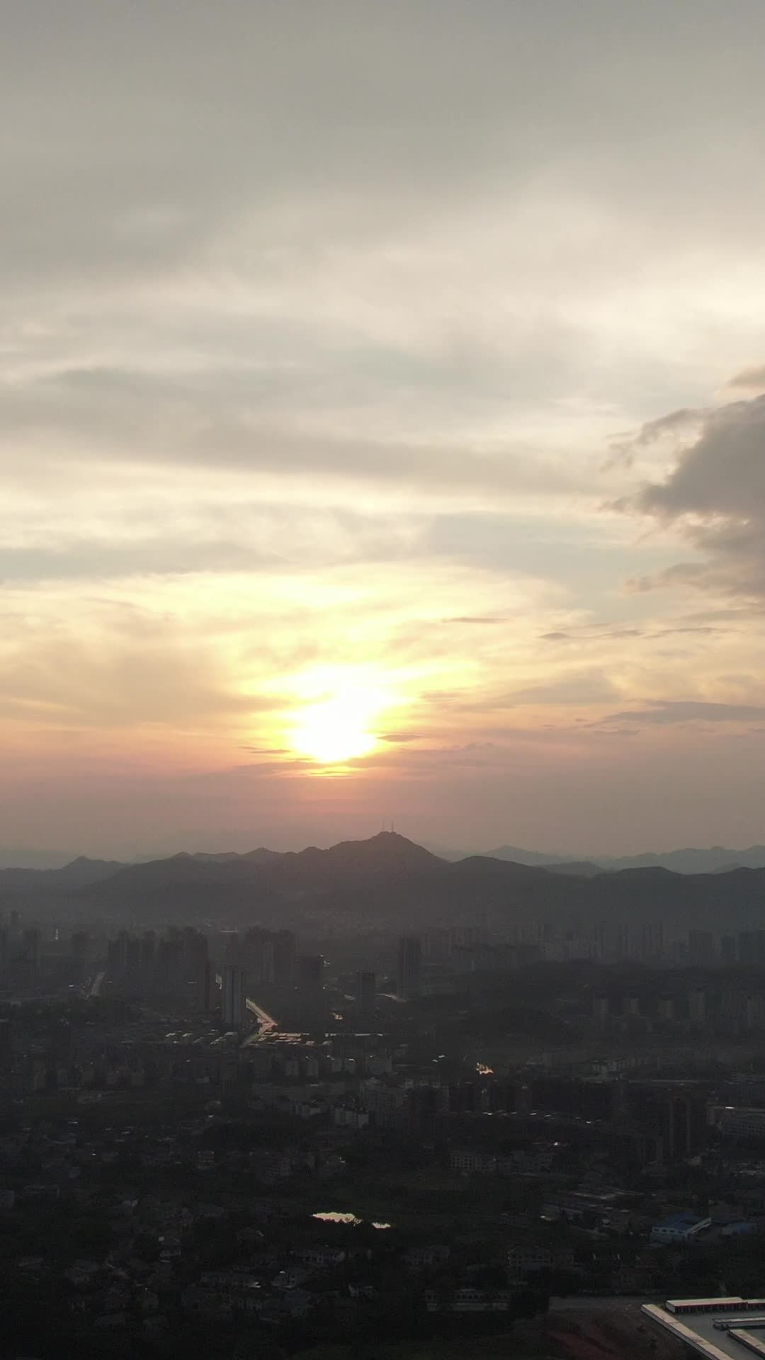 城市日落的宁静时光