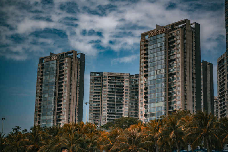 城市中的钢铁巨兽