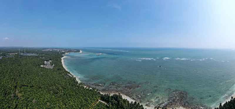 航拍海南琼海博鳌的椰林海岸和碧绿大海 1