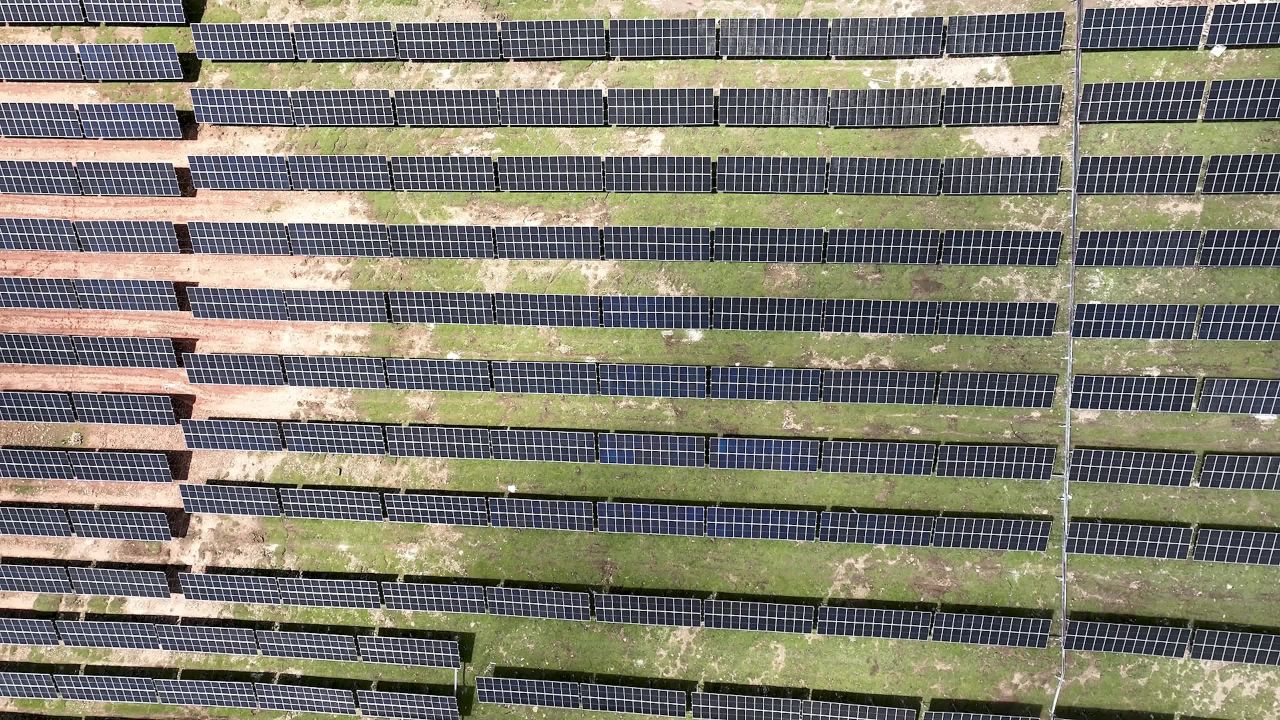 高原太阳能光伏电站航拍