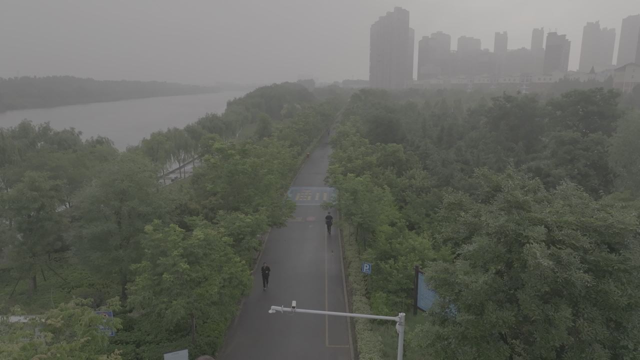 雾中晨跑