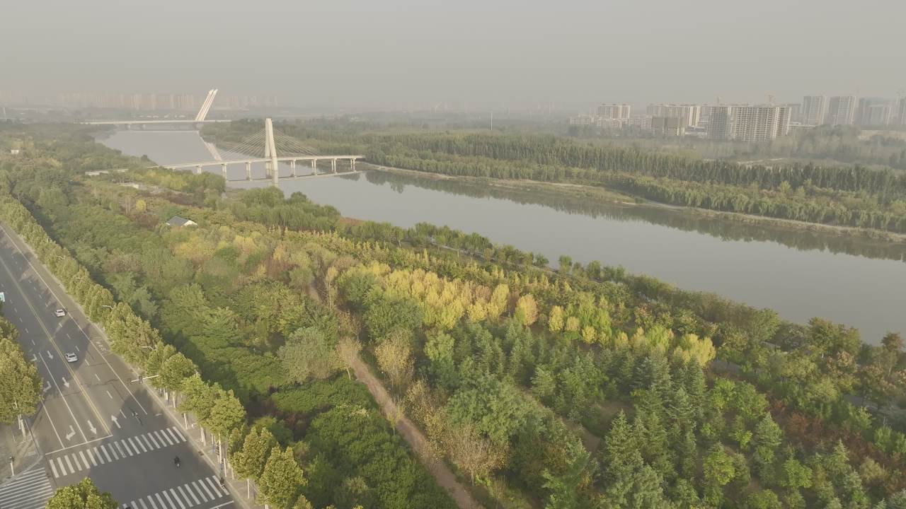 晨曦中的城市风光