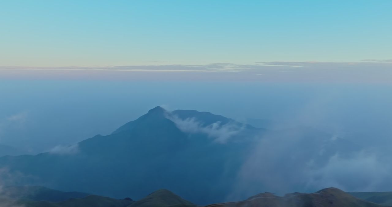 江西萍乡武功山日出日落云海风光航拍 12