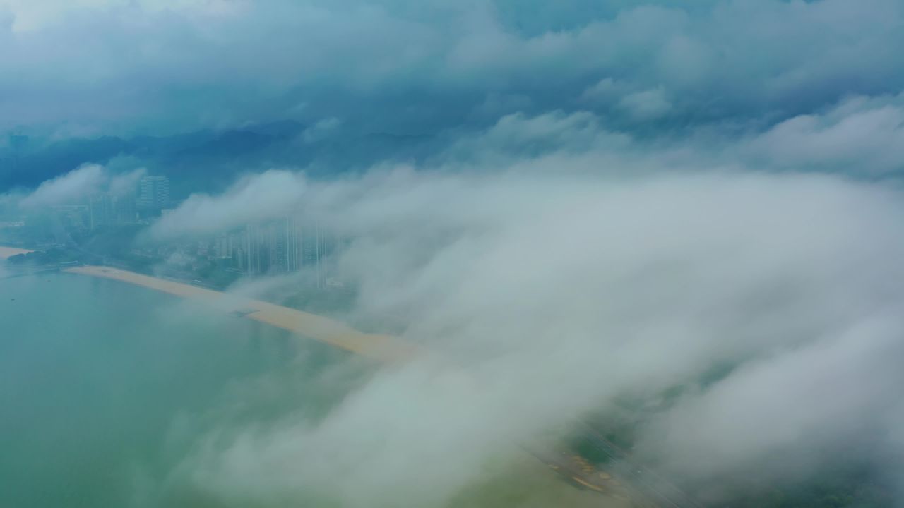 珠海三月俯视城市云海 二