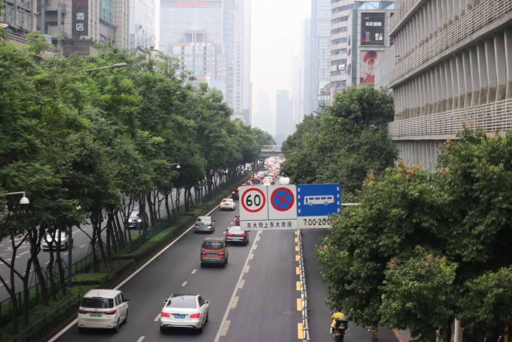 天桥街道车流