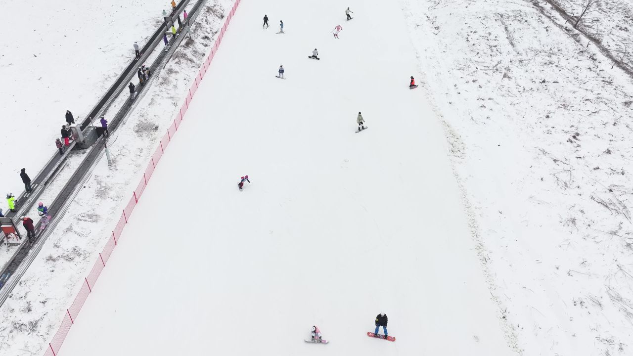 航拍滑雪人群12